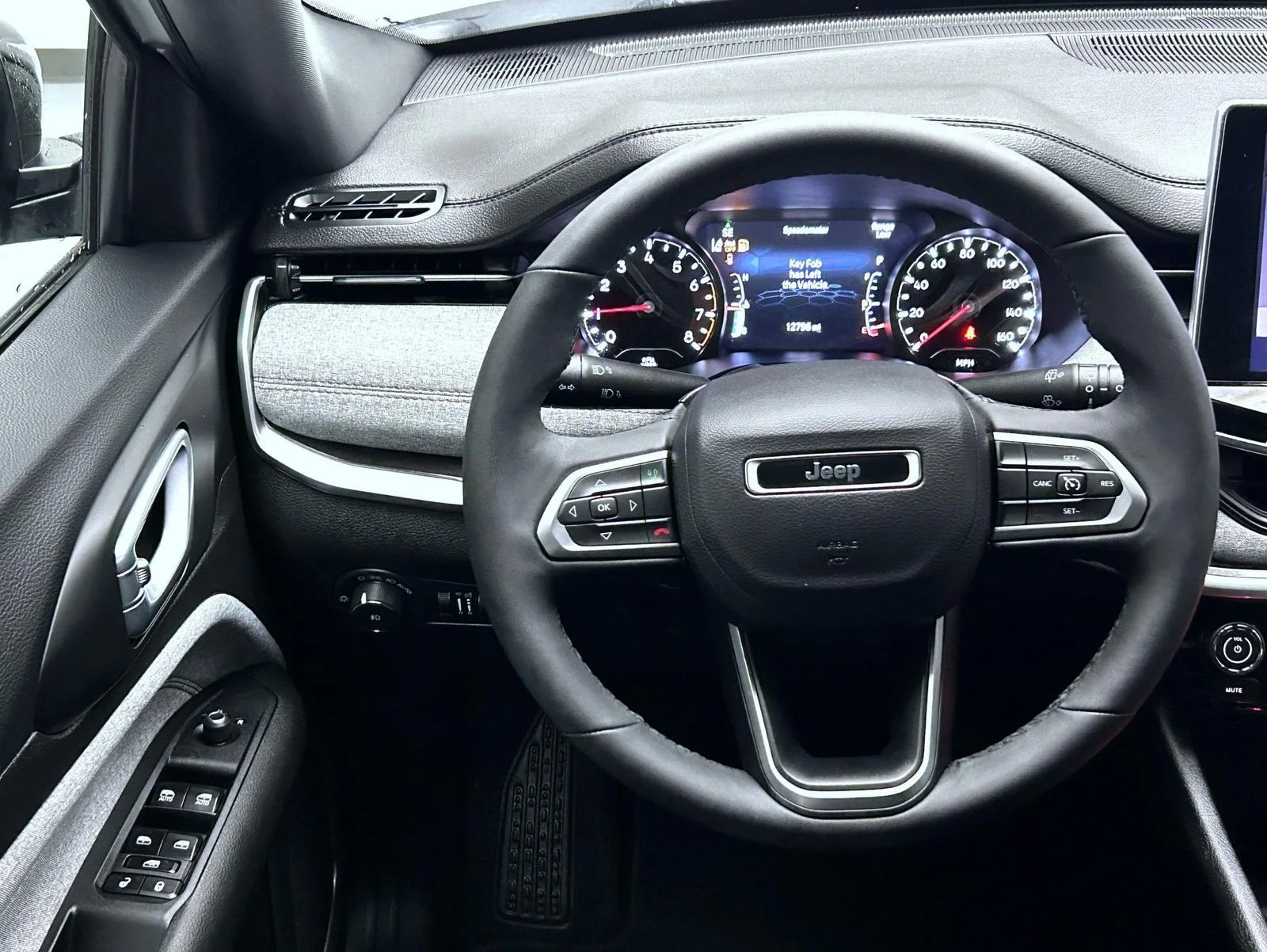 Used 2024 White Jeep Latitude Lux image 12