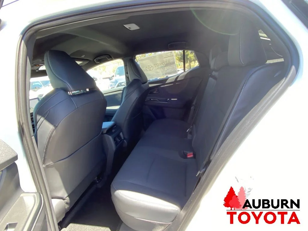 New 2026 Wind Chill Pearl <sup>1</sup> Toyota  SE image 23