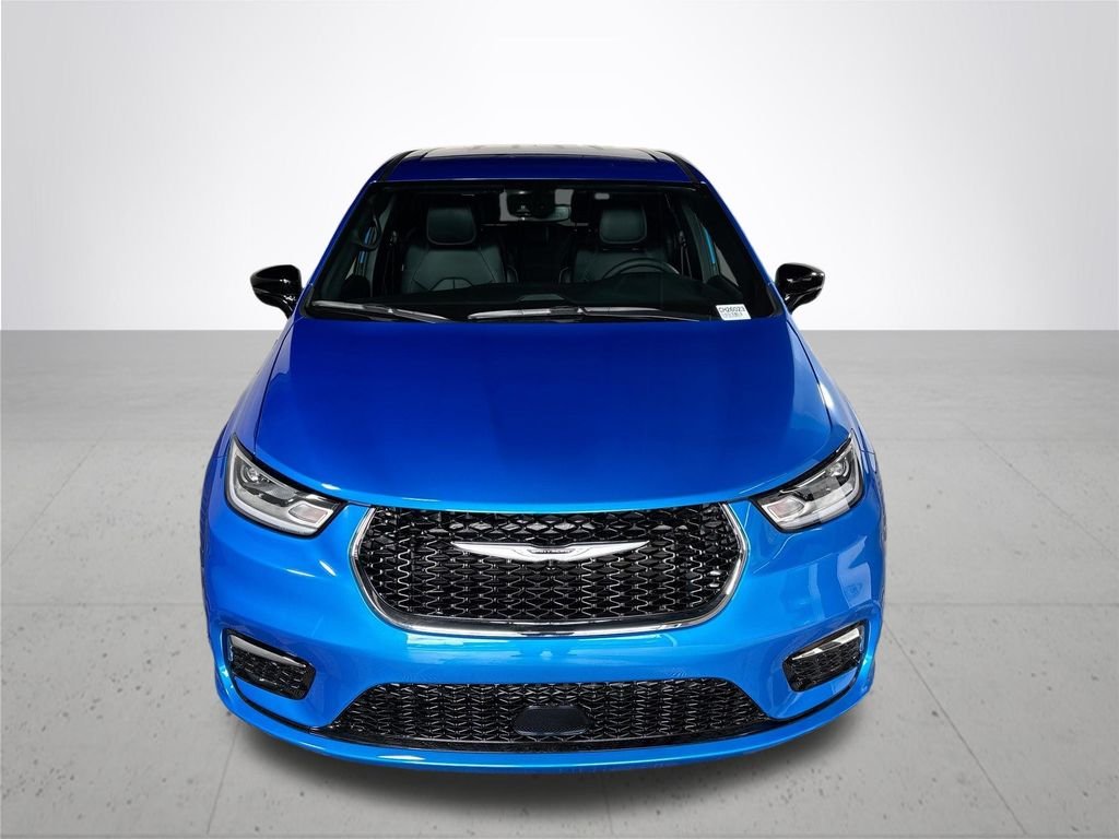 New 2026 Hydro Blue Pearl-Coat Exterior Paint Chrysler  image 3