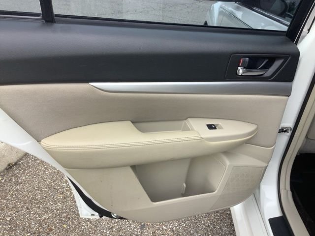 2014 Subaru Legacy 2.5i Premium - Photo 19