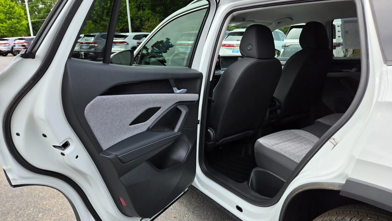 New 2026 pure white Volkswagen S image 36