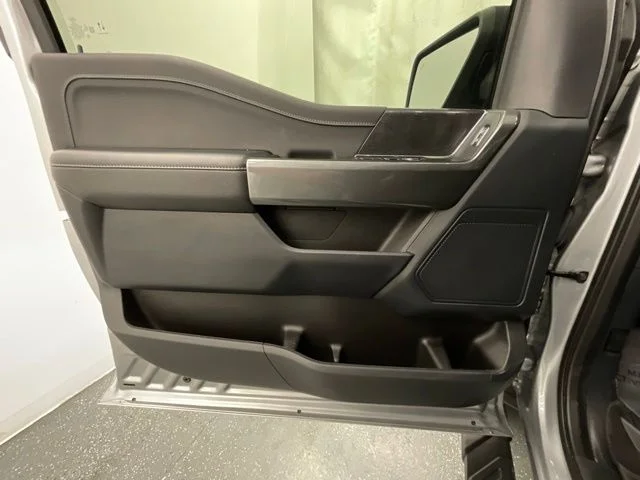 Used 2023 Silver Ford XLT image 9
