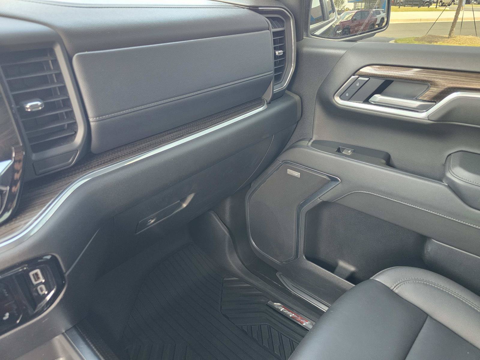 Used 2025 Black Chevrolet RST image 29