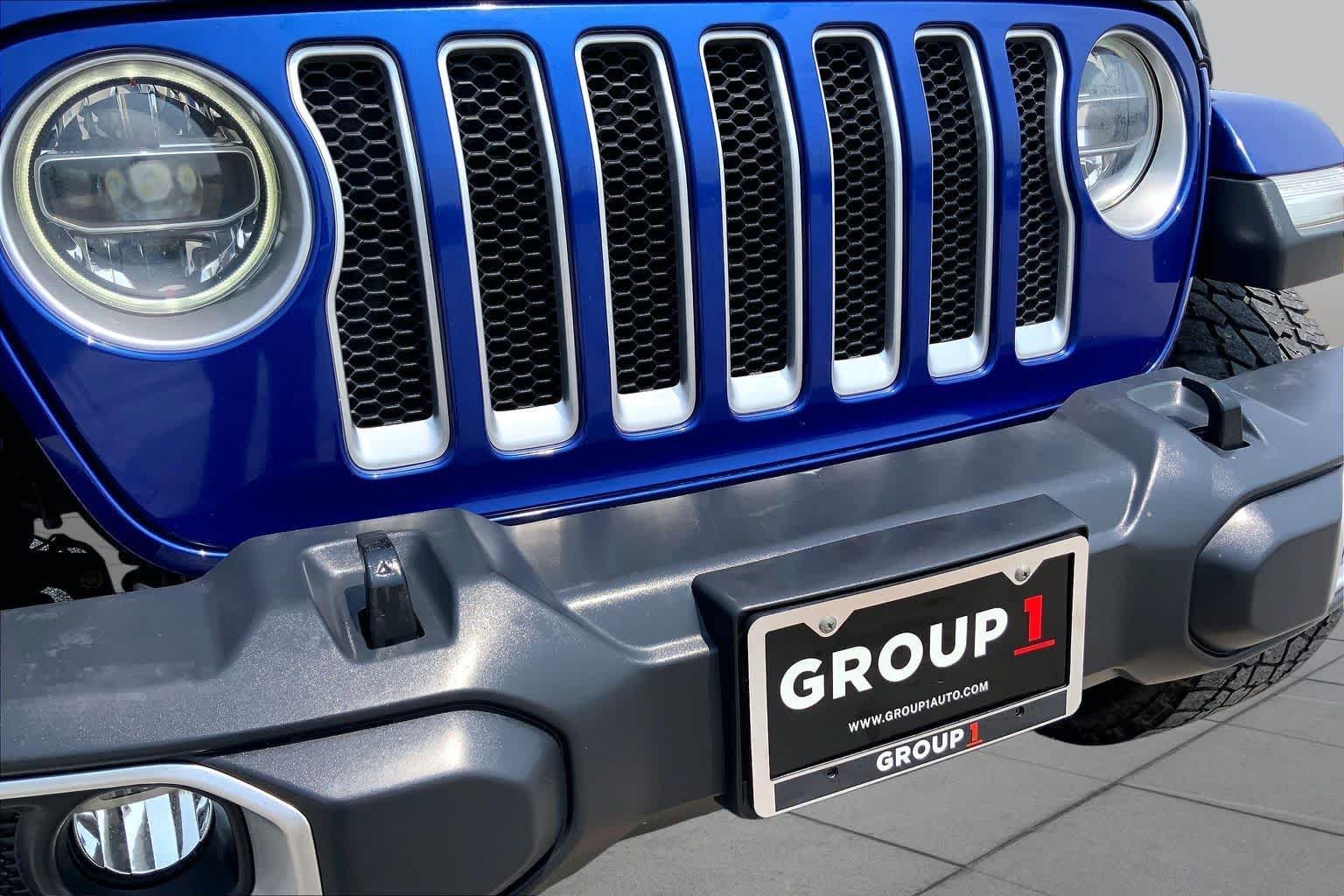 Used 2018 Ocean Blue Metallic Clearcoat Jeep Sahara image 29