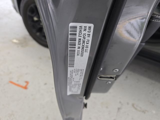 Used 2022 Gray Jeep X image 14