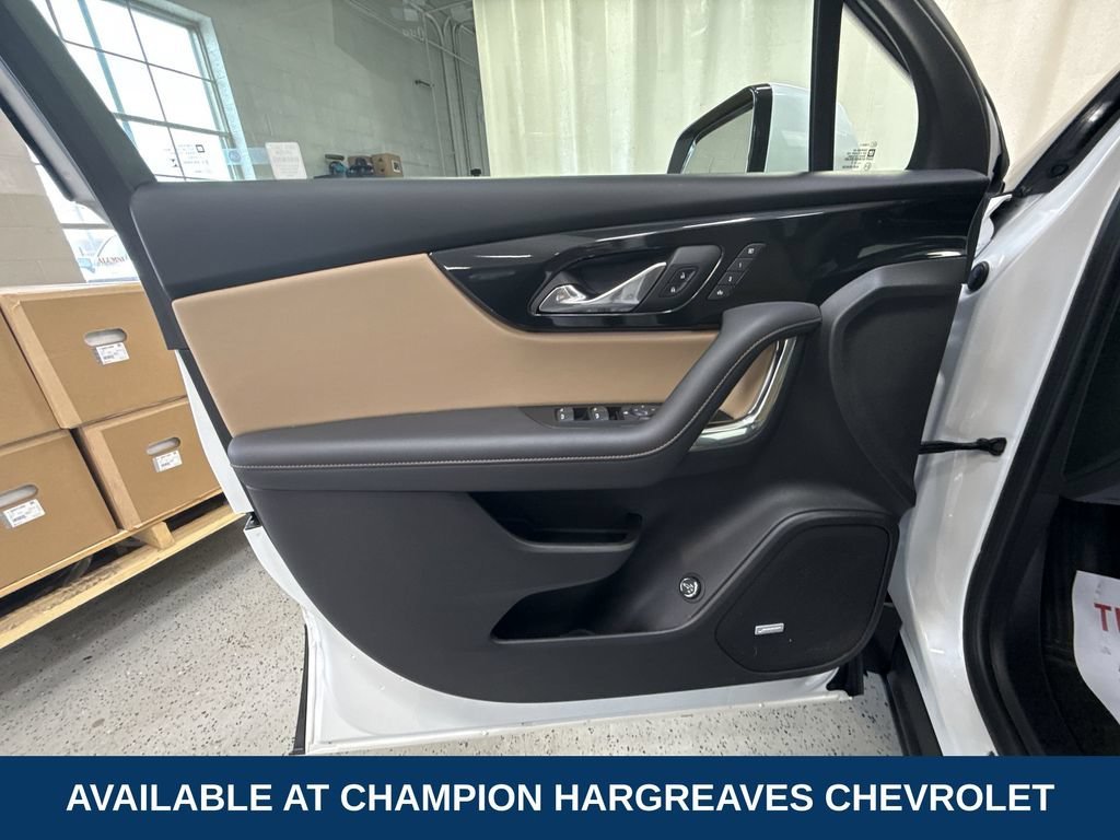 Certified Used 2024 Iridescent Pearl Tricoat Chevrolet Premier image 30