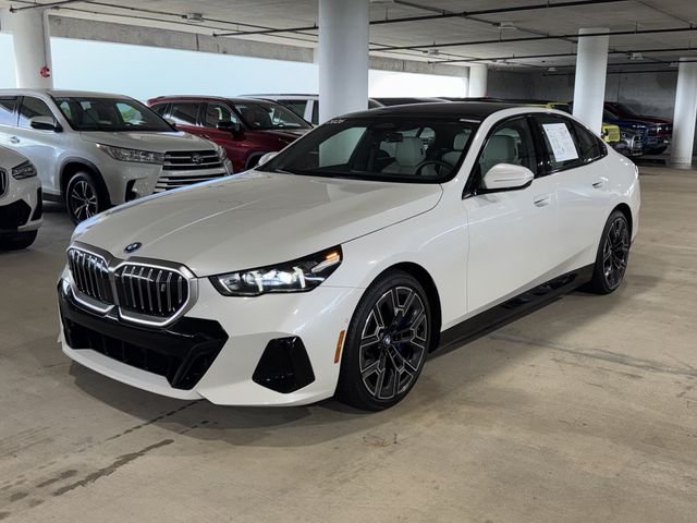 Used 2026 Mineral White Metallic BMW eDrive40 image 4