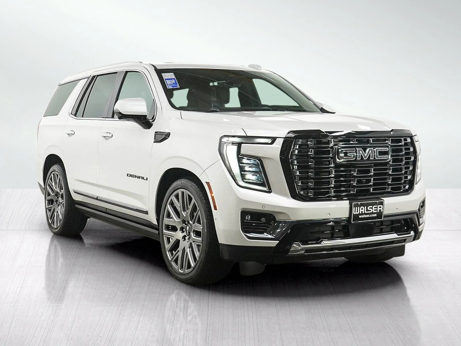 Used 2025 White Frost Tricoat GMC Denali Ultimate image 7