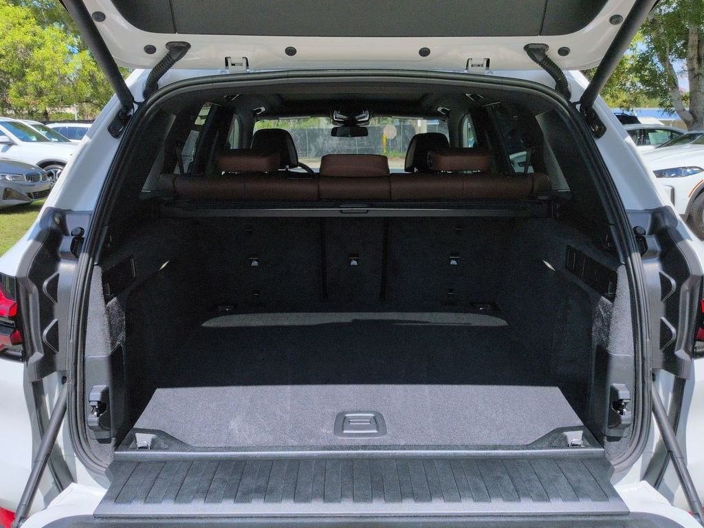 New 2026 Mineral White Metallic BMW xDrive40i image 13