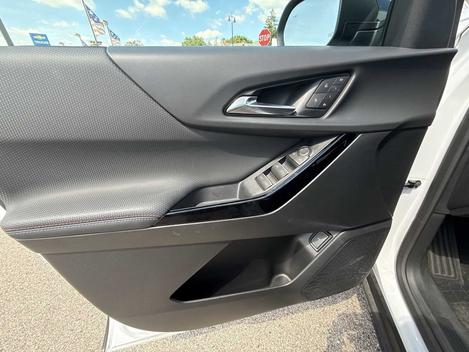Used 2025 Iridescent Pearl Tricoat Chevrolet RS image 21