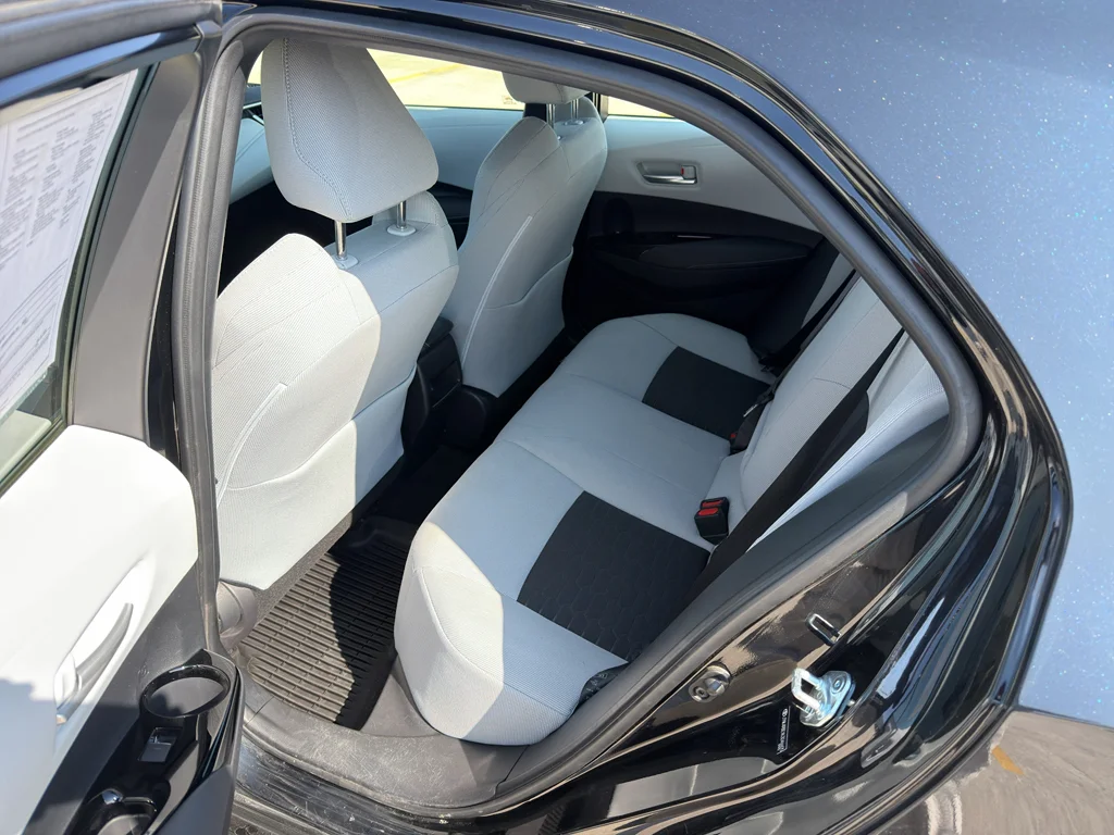 Used 2019 Midnight Black Metallic Toyota SE image 10