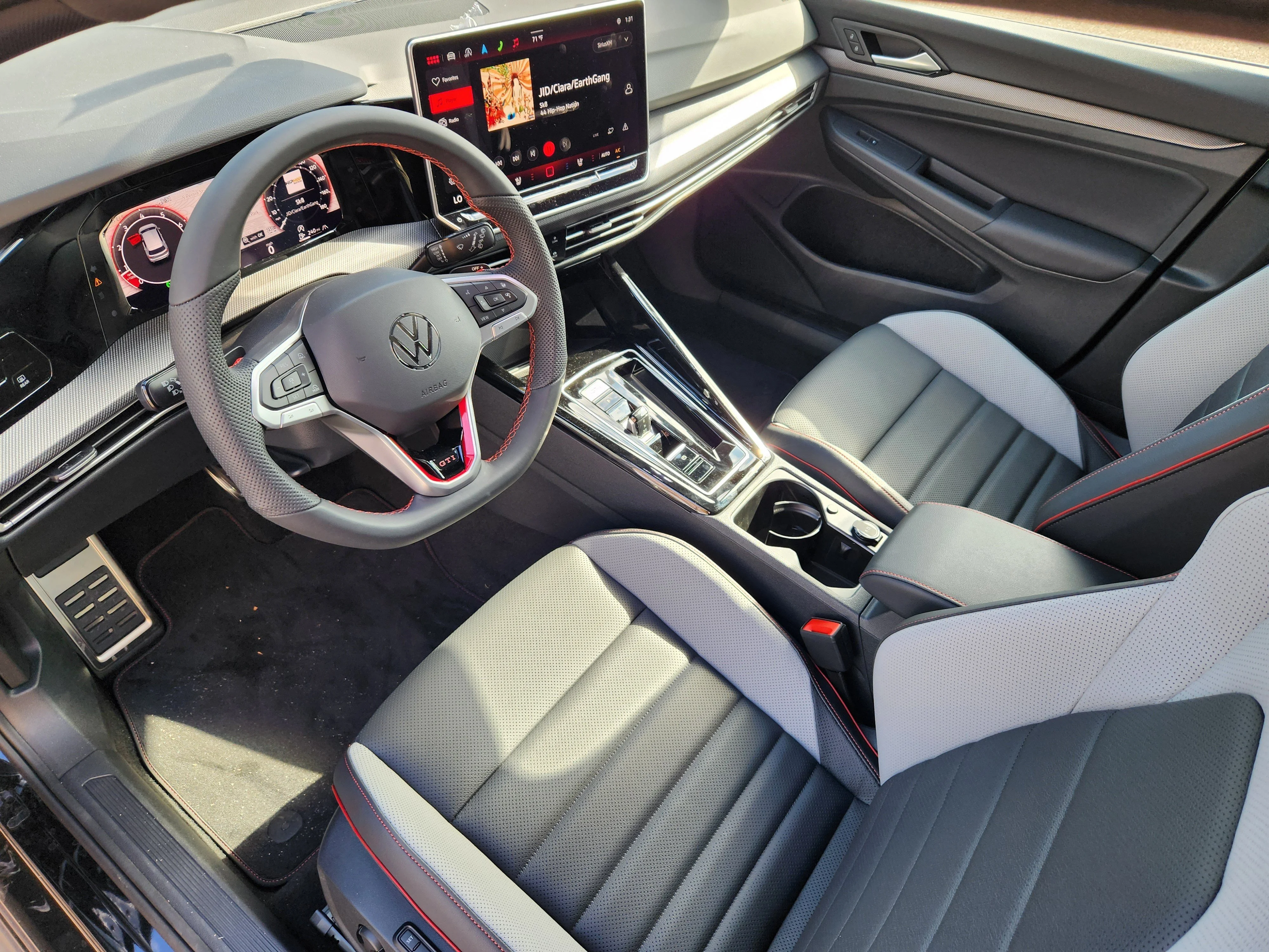 2025 Volkswagen Golf GTI SE - Photo 8