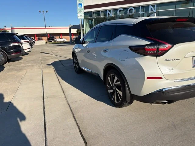 Used 2022 White Nissan SL image 3