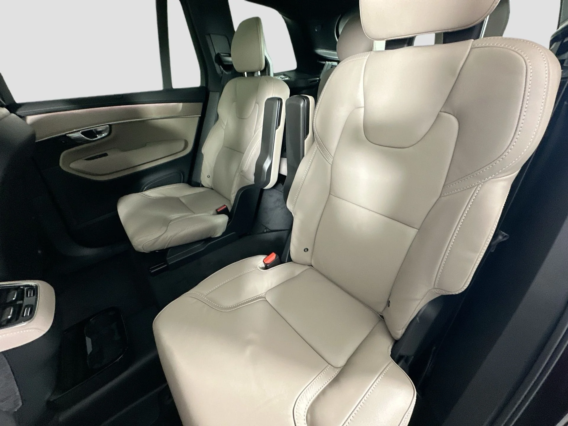 New 2026 Mulberry Red Volvo Ultra image 26