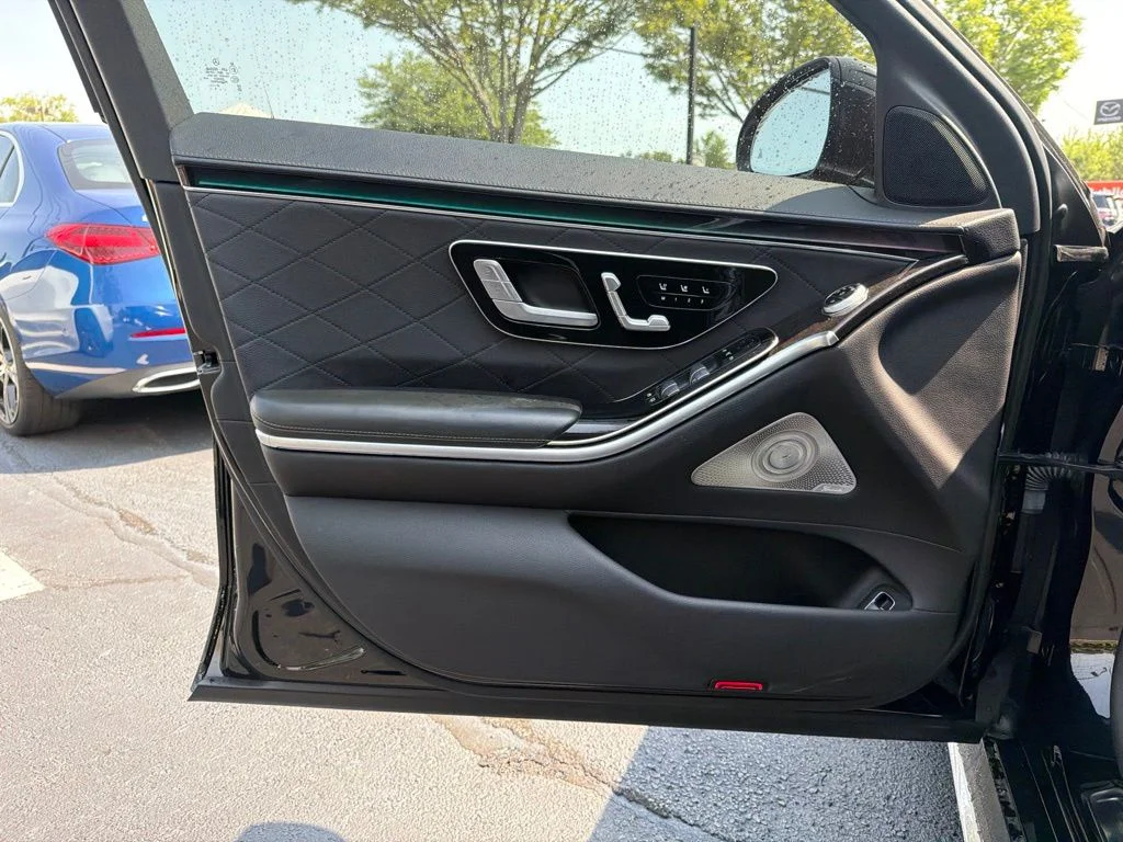 Used 2021 Black Mercedes-Benz S 580 image 18
