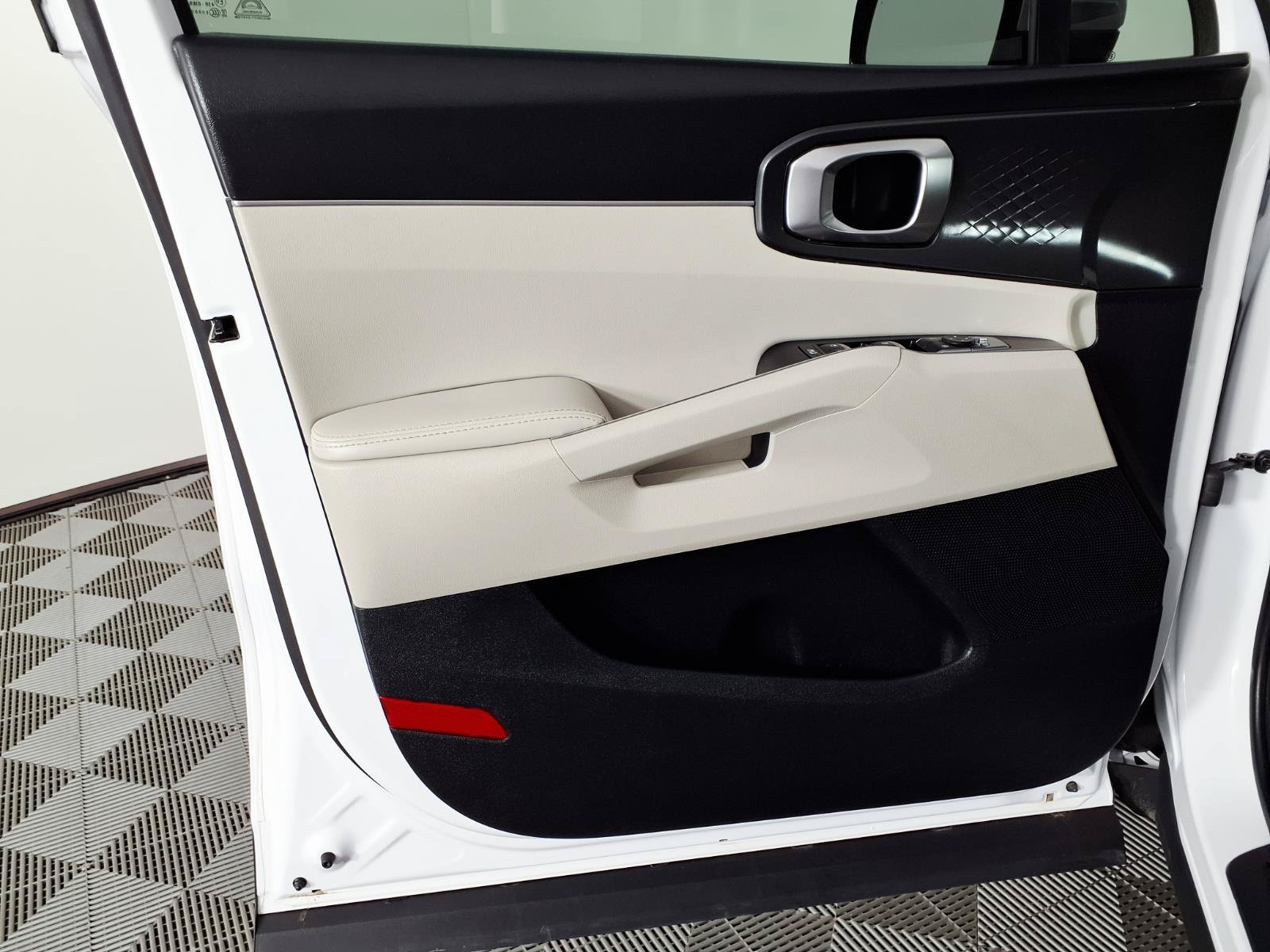 Used 2025 Glacial White Pearl Kia S image 17