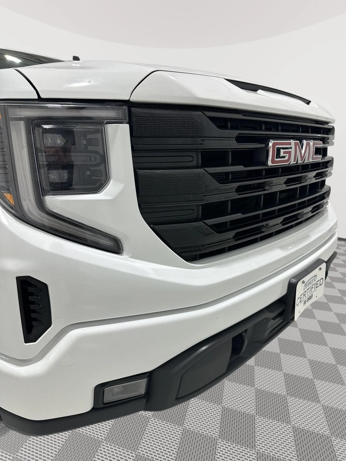 Used 2022 Summit White GMC Elevation image 28