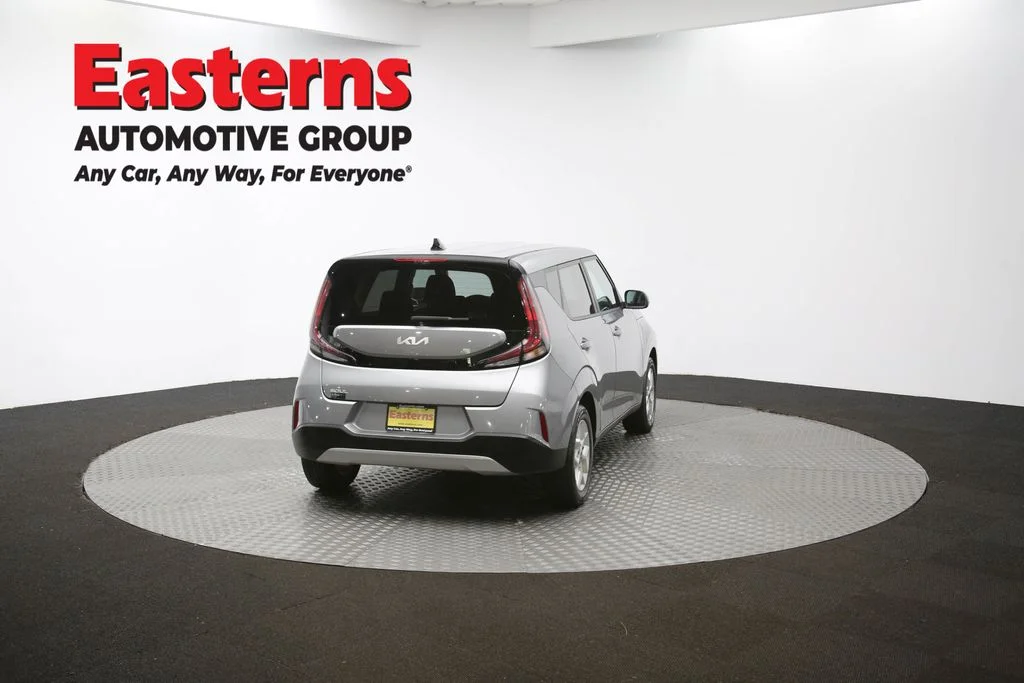 Used 2023  Kia LX image 37