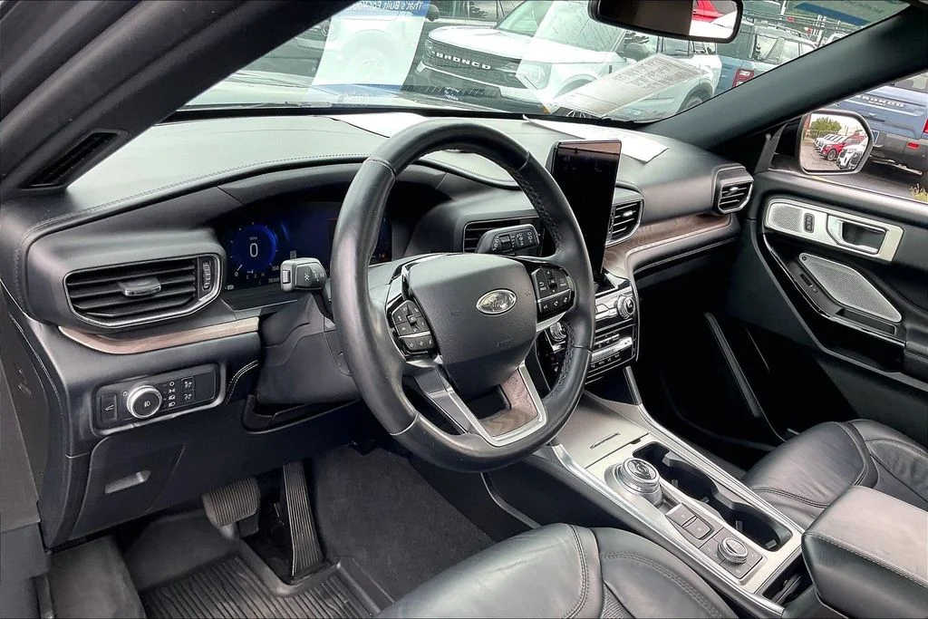Used 2022 Gray Ford Platinum image 13