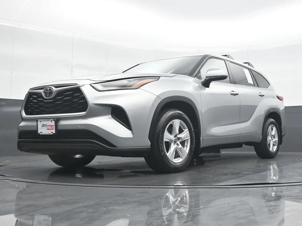 Used 2022 Silver Toyota L image 27