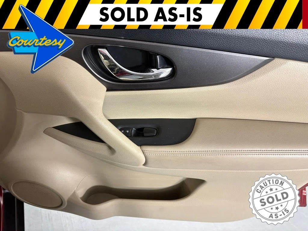 Used 2015 Red Nissan S image 12