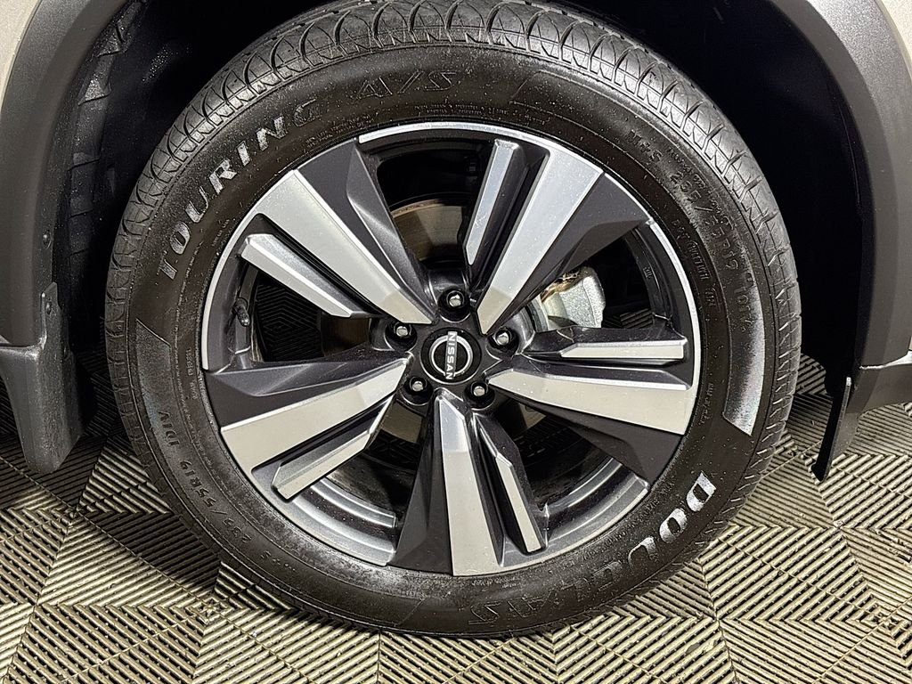Used 2023 Gold Nissan Platinum image 24