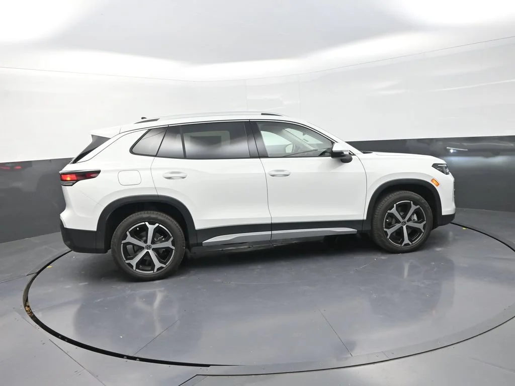 2026 Volkswagen Tiguan SE - Photo 12