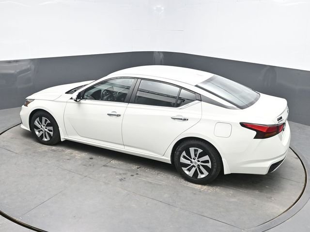 Used 2020 White Nissan 2.5 S image 30