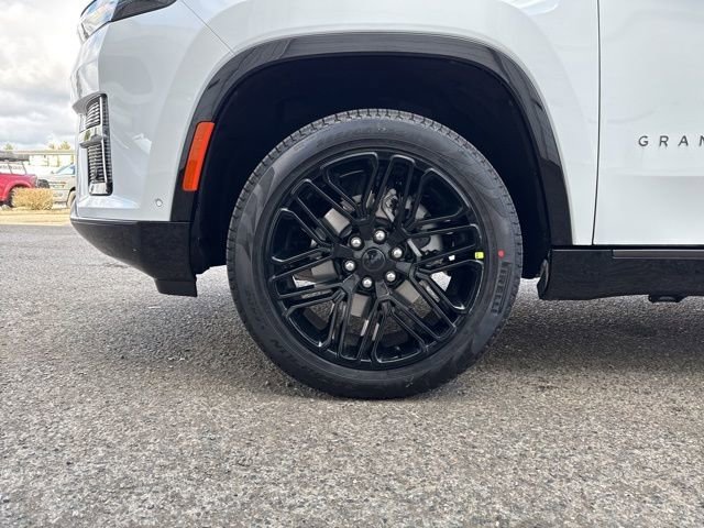 New 2026 Bright White Clear-Coat Exterior Paint Jeep Limited Reserve image 9