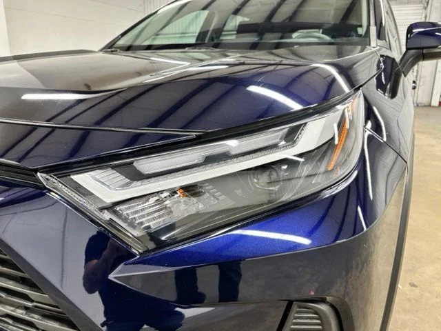 Used 2022  Toyota XLE image 9