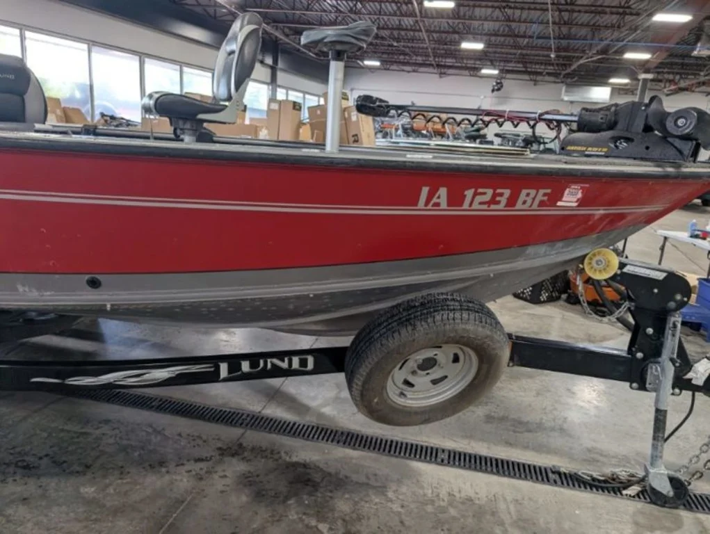 Used 2011 RED Lund  image 11