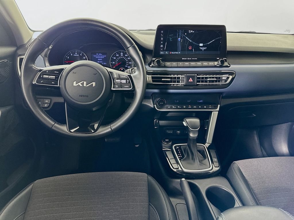 Used 2022 Orange Kia S image 22