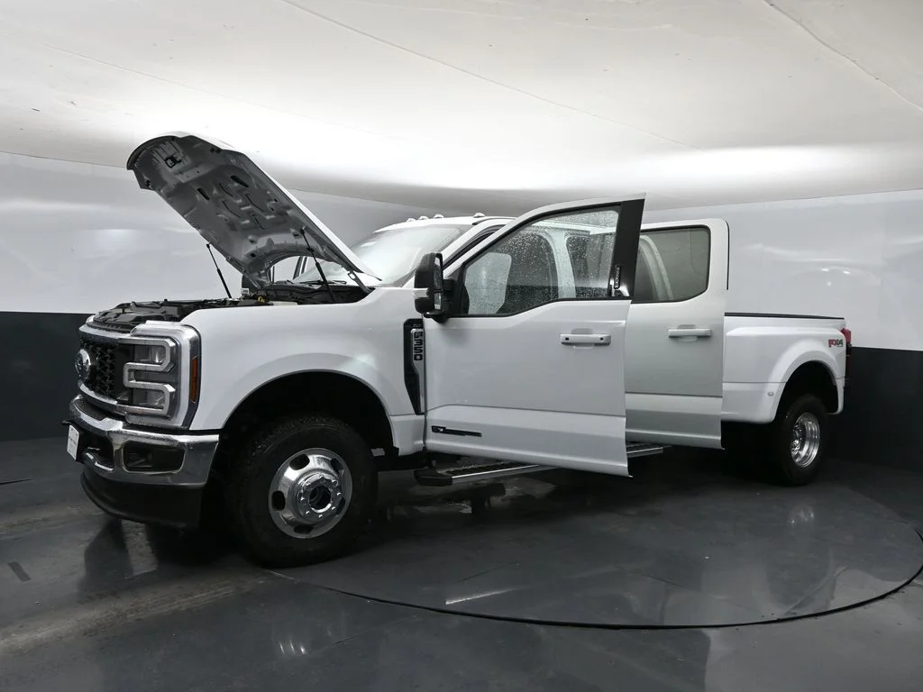 New 2026 Oxford White Ford F-350® XLT image 40