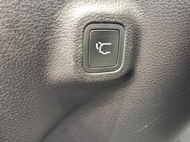 Used 2018 Blue Jeep Limited image 12