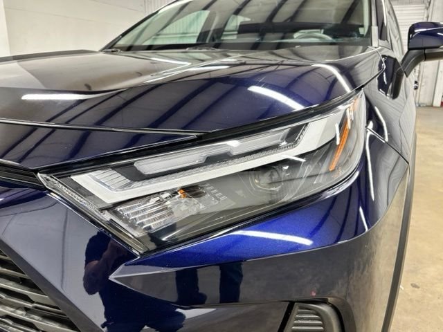 Used 2022  Toyota XLE image 9