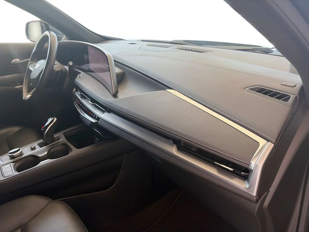 Used 2025 Green Cadillac Premium Luxury image 30