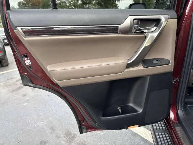 Used 2022  Lexus 460 image 13