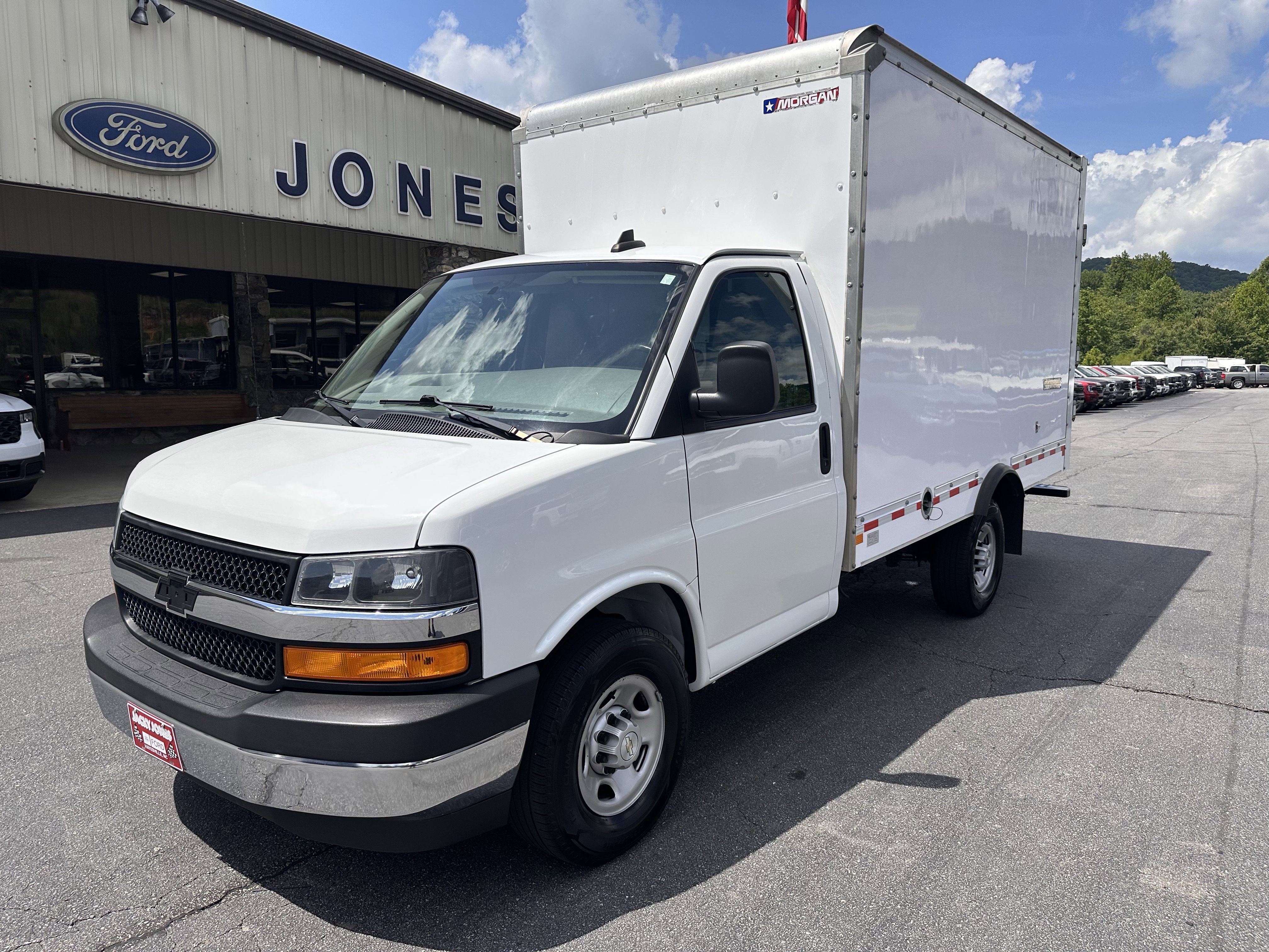 Certified Used 2022 Summit White Chevrolet 12ft Box Van image 2