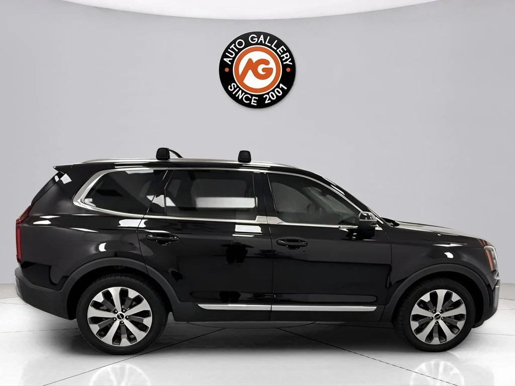 Used 2022 Black Kia EX image 2