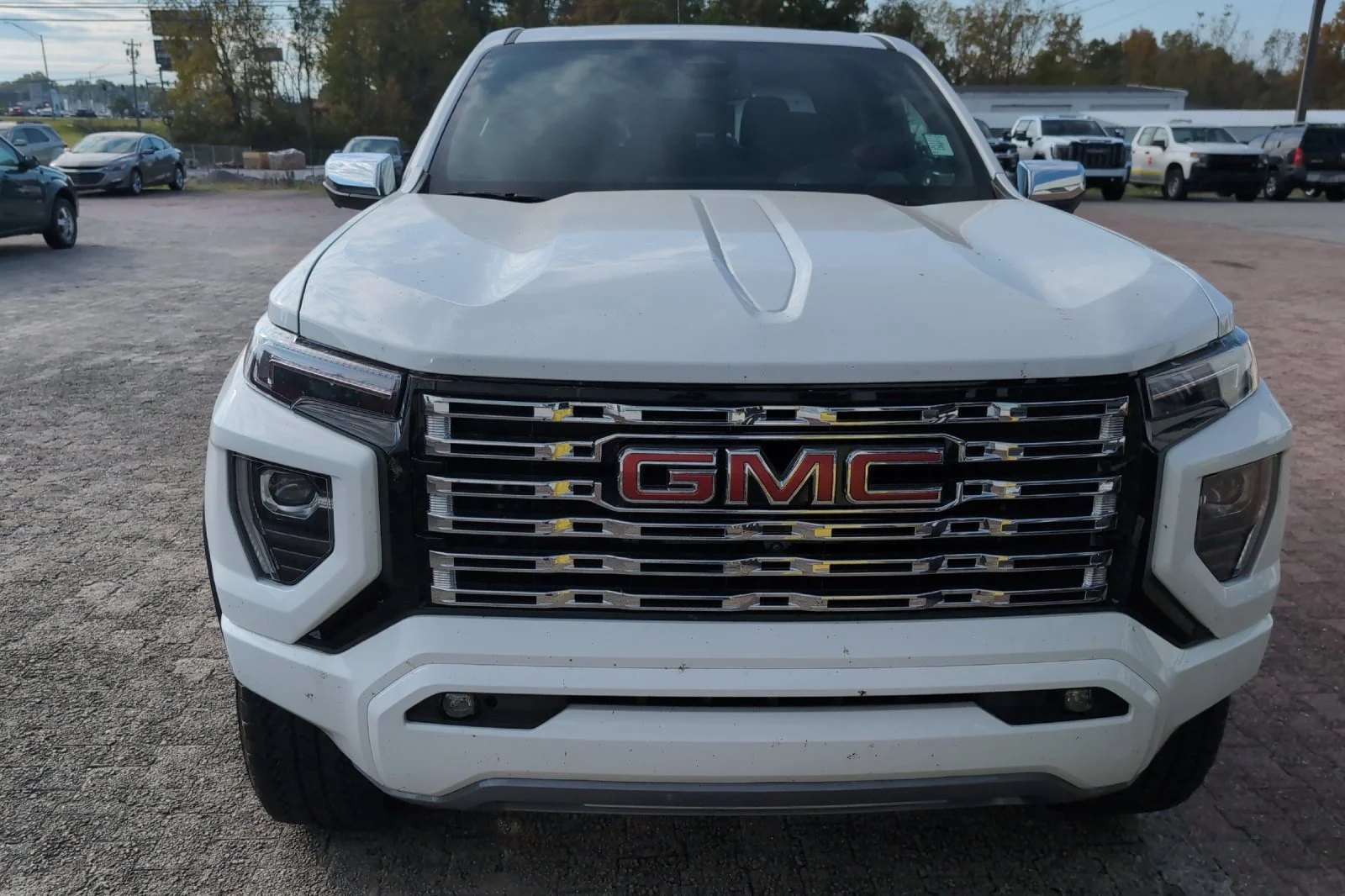 Used 2024 Summit White GMC Denali image 11