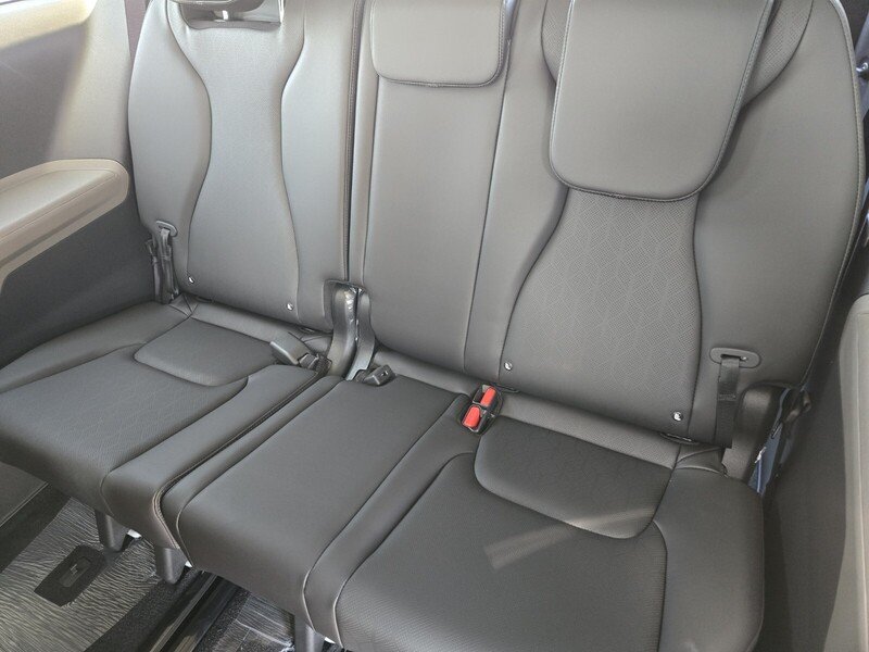 New 2026 Snow White Pearl Kia LXS image 9