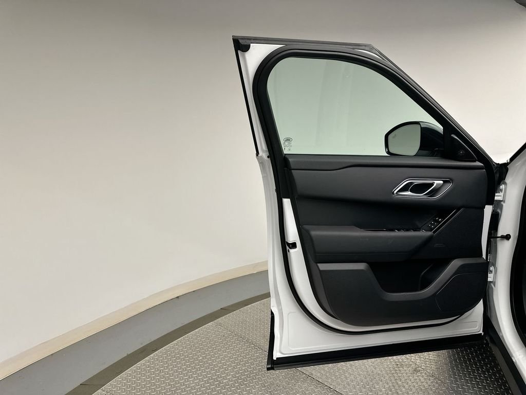 Used 2026 Fuji White Land Rover S image 8