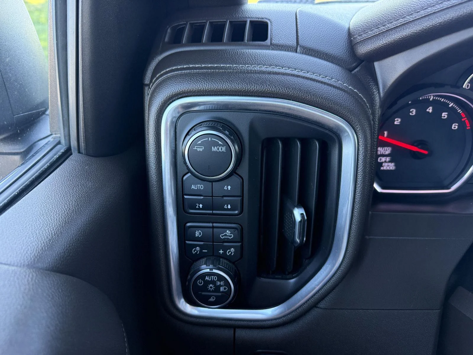 Used 2020 Shadow Gray Metallic Chevrolet LTZ image 27