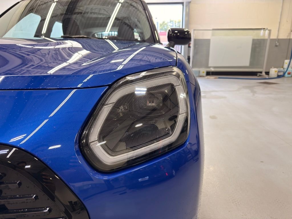 Certified Used 2025 Blazing Blue Metallic MINI  image 9