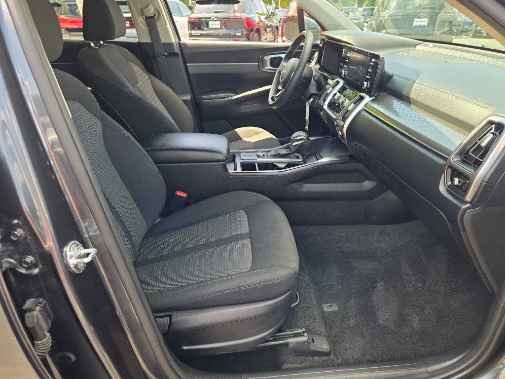 2022 Kia Sorento LX - Photo 6
