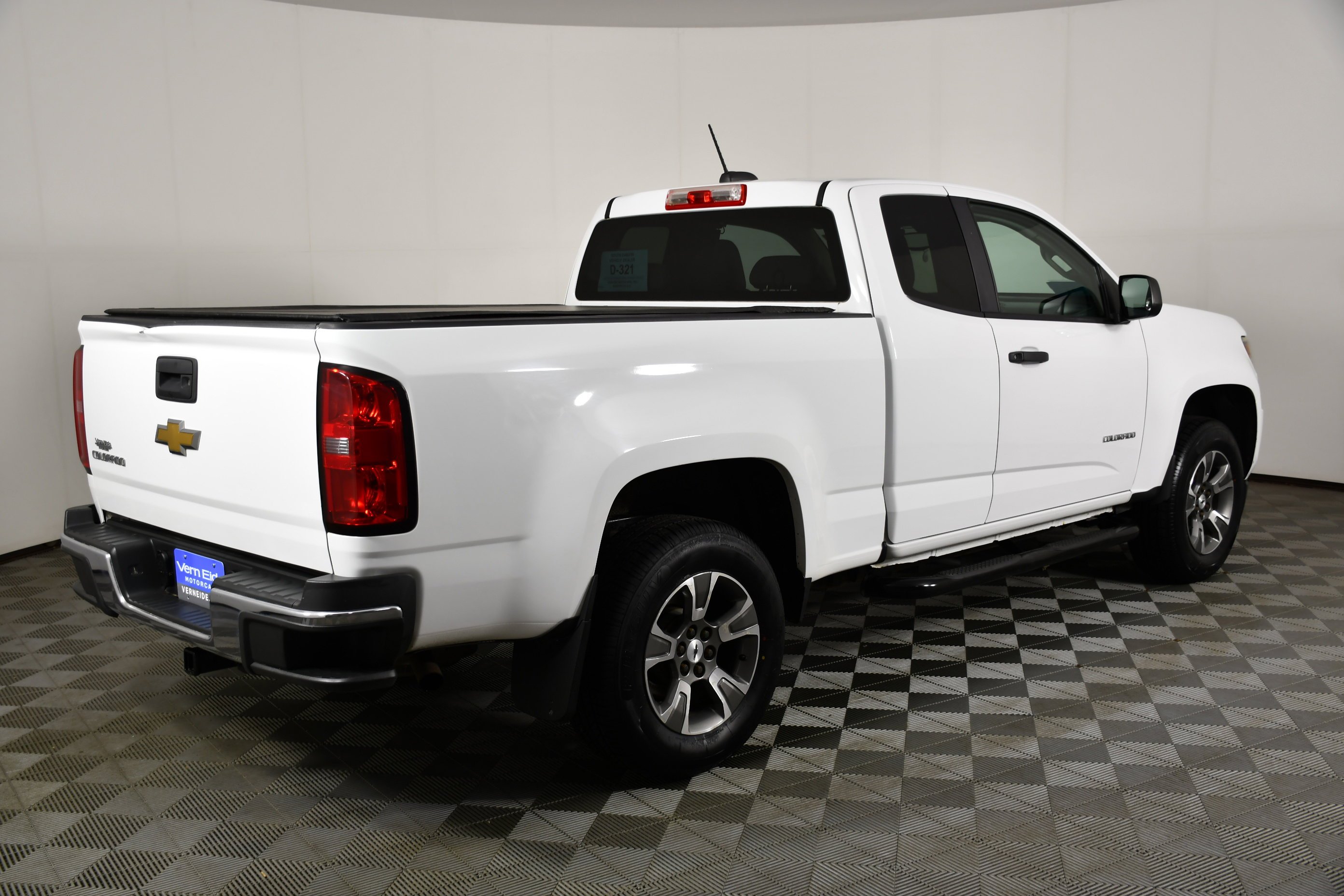 Used 2015 Summit White Chevrolet 2WD WT image 6