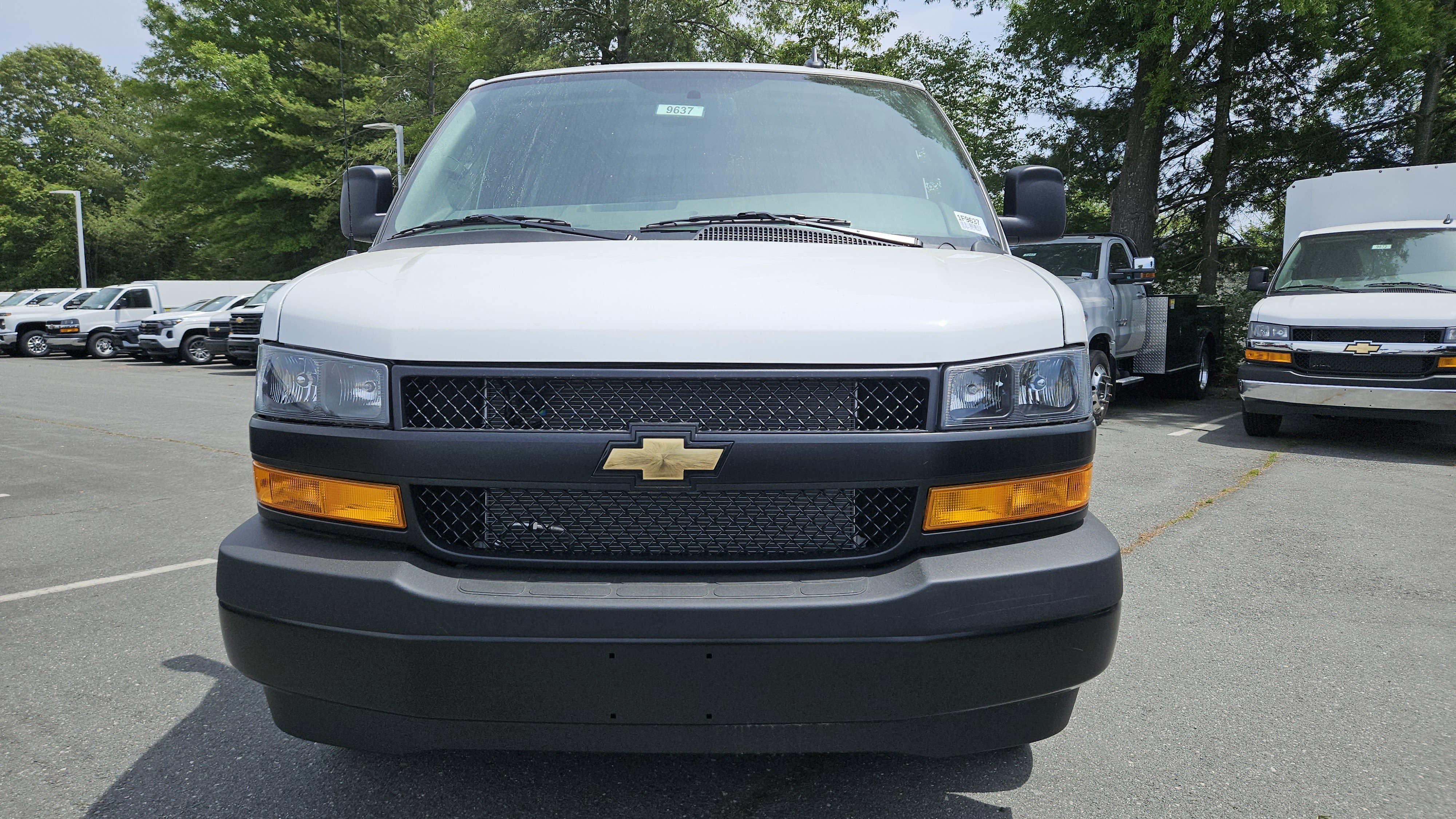 2025 Chevrolet Express Cargo Work Van - Photo 7