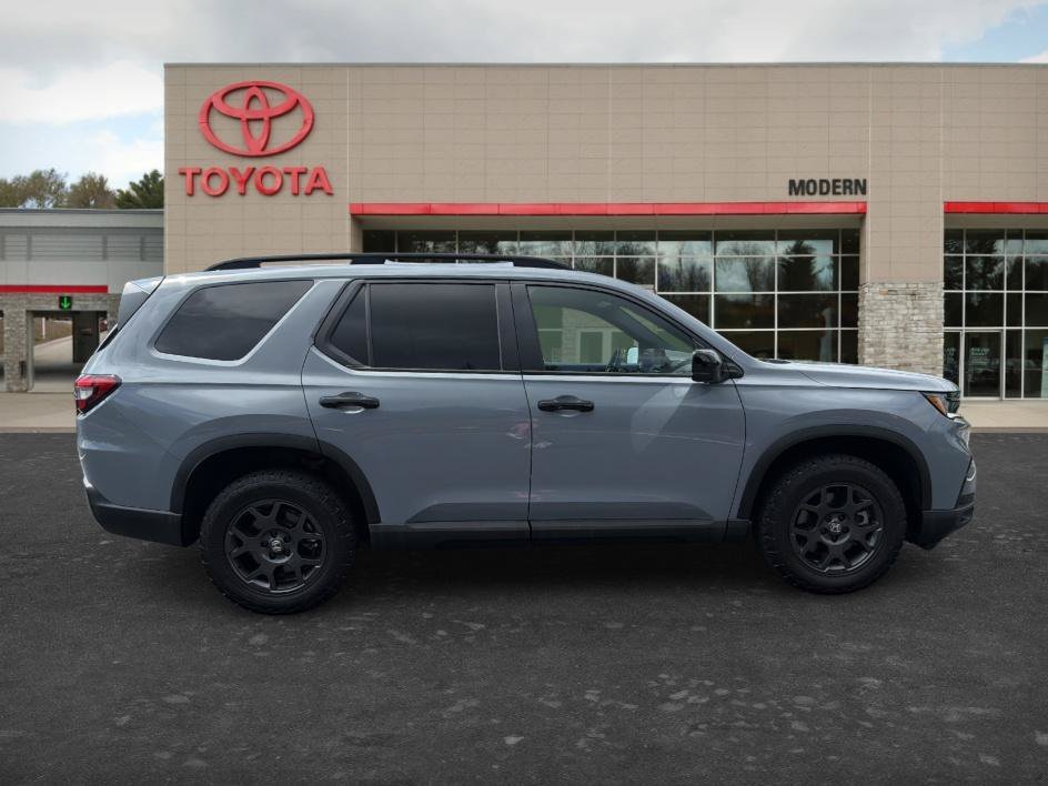 Used 2025 Sonic Gray Pearl Honda TrailSport image 4
