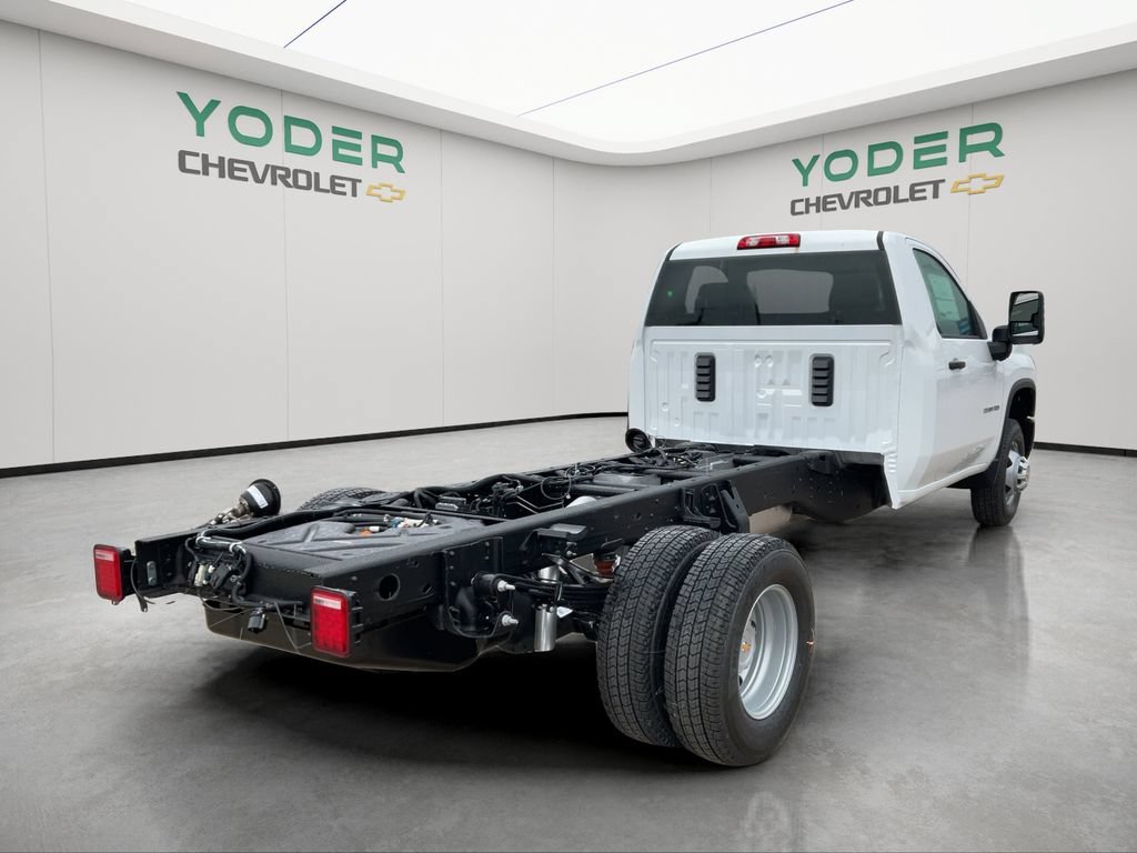 New 2026 Summit White Chevrolet Work Truck image 41