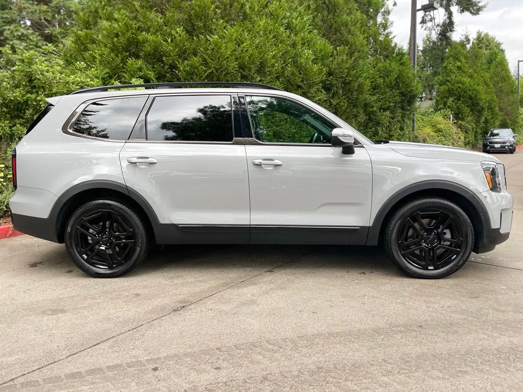 Used 2025 Wolf Gray Kia EX X-Line image 3